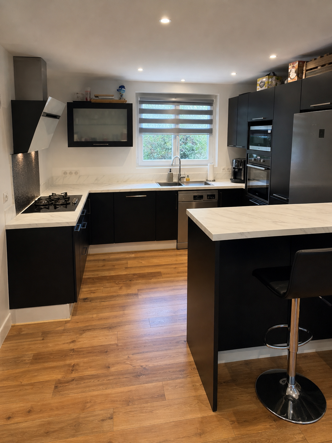 Réalisation WRAPSTUDIO — finition premium, covering cuisine haut de gamme